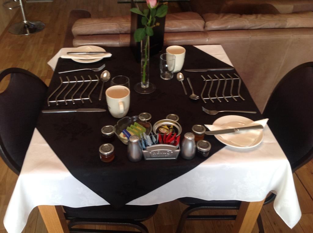 The Dragonfly Bed & Breakfast Blackpool Bagian luar foto