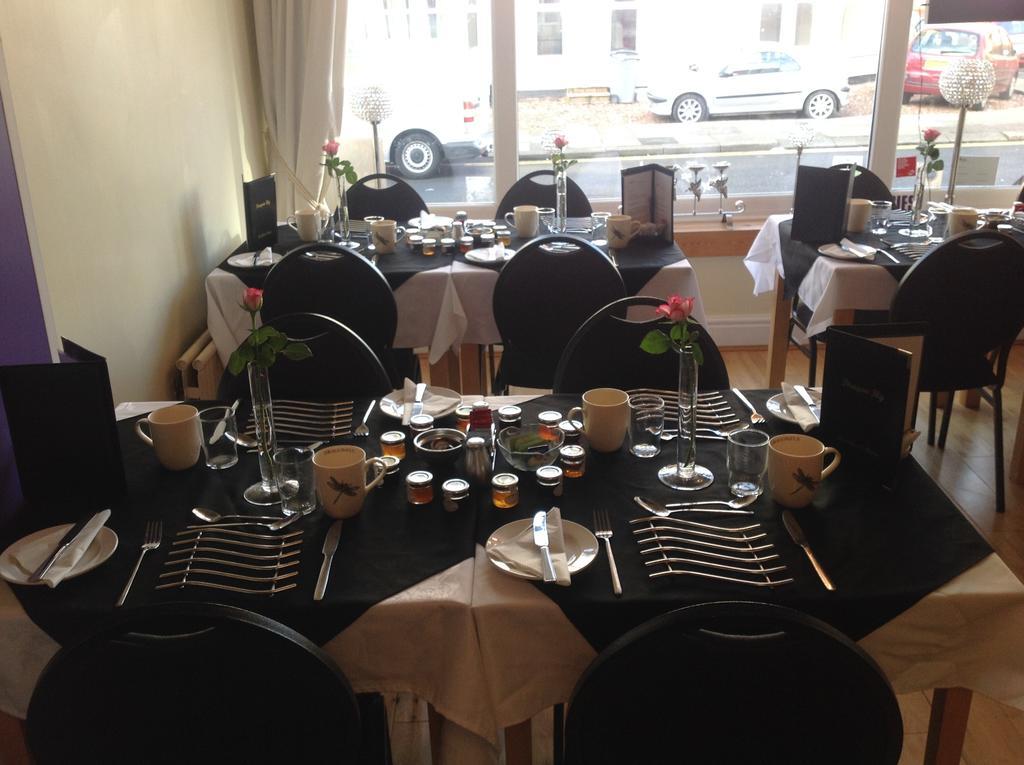 The Dragonfly Bed & Breakfast Blackpool Bagian luar foto
