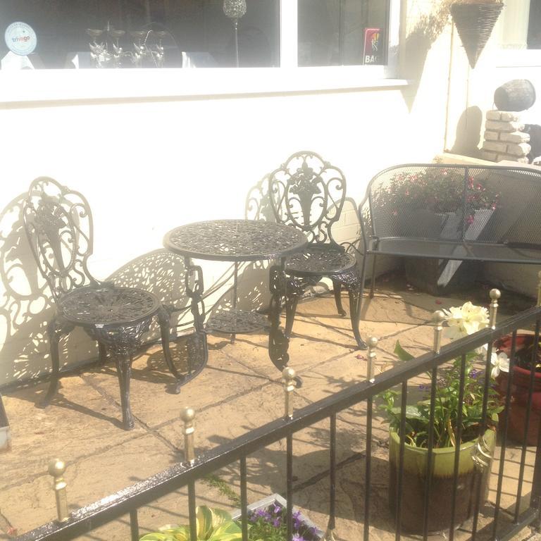 The Dragonfly Bed & Breakfast Blackpool Bagian luar foto