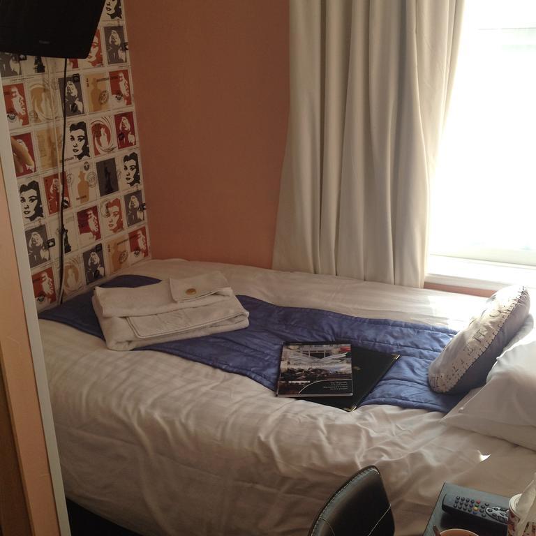 The Dragonfly Bed & Breakfast Blackpool Bagian luar foto