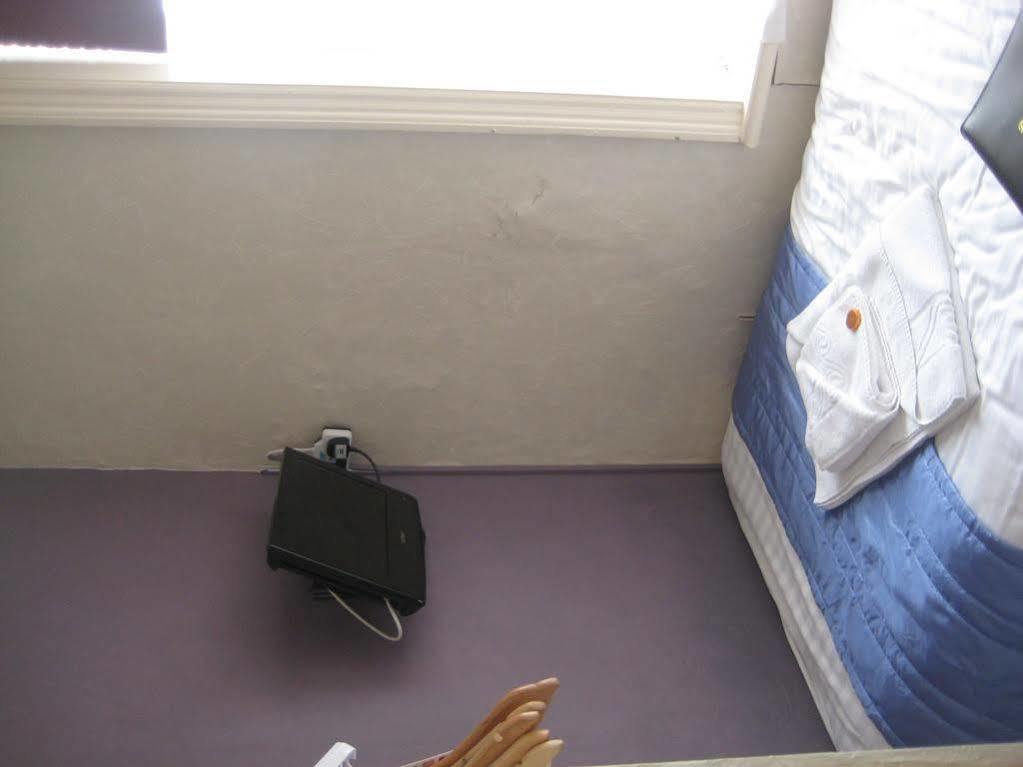 The Dragonfly Bed & Breakfast Blackpool Bagian luar foto