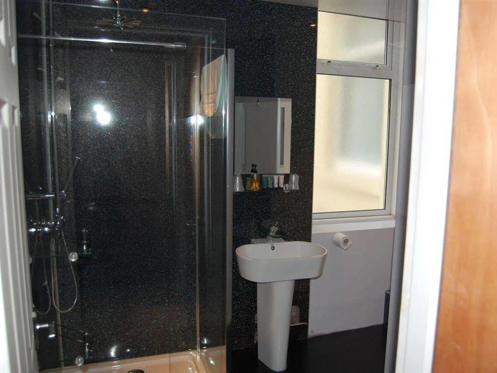 The Dragonfly Bed & Breakfast Blackpool Bagian luar foto