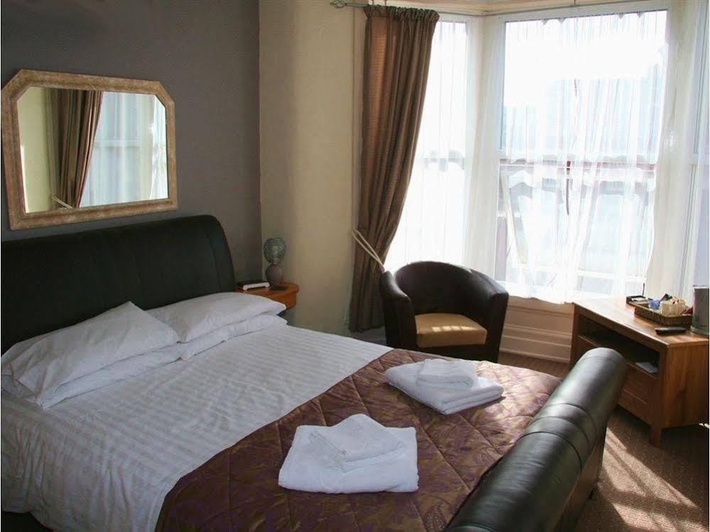 The Dragonfly Bed & Breakfast Blackpool Bagian luar foto